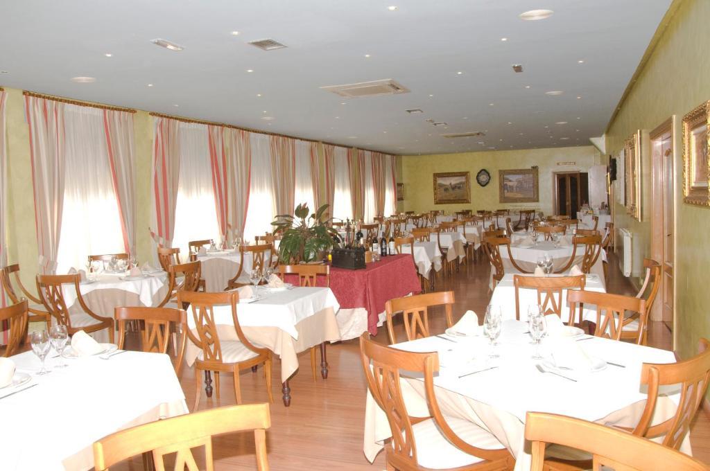 Hotel Restaurante San Roque 메디나델캄포 외부 사진