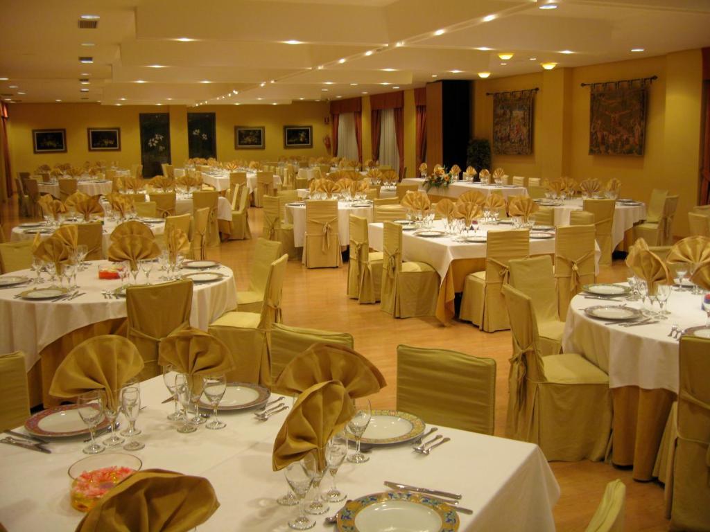 Hotel Restaurante San Roque 메디나델캄포 외부 사진
