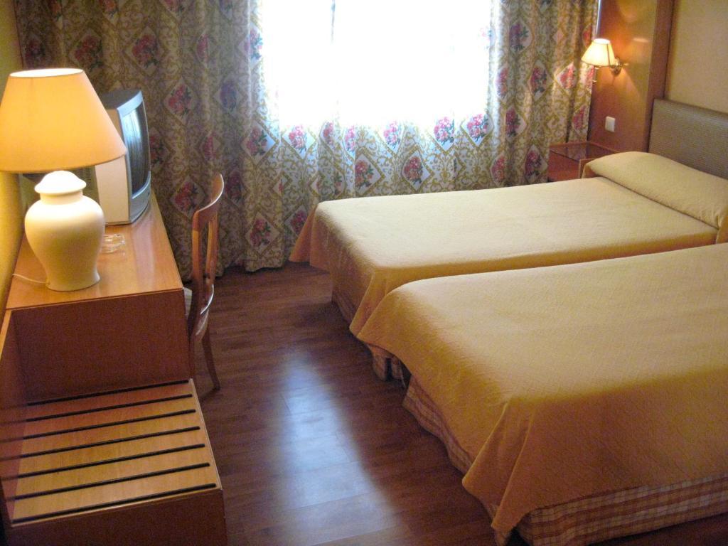 Hotel Restaurante San Roque 메디나델캄포 객실 사진