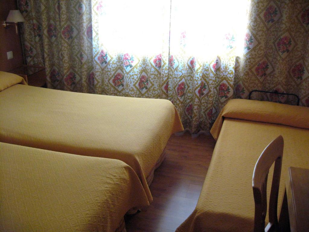 Hotel Restaurante San Roque 메디나델캄포 객실 사진
